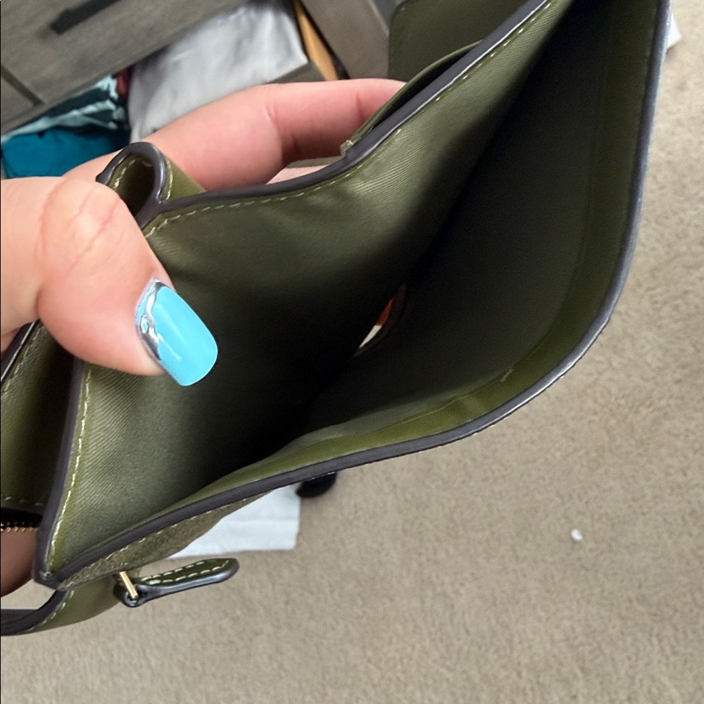 Medium Corner Zip Wallet In Signature Canvas - Picture 6 of 6